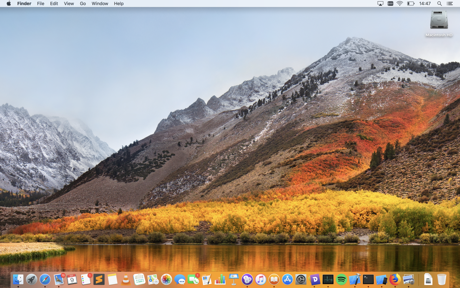 Clean and fresh macOS desktop